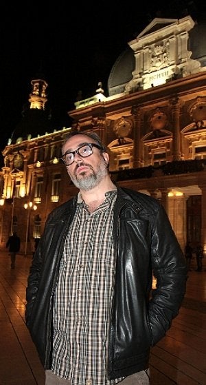 De la Iglesia ante el Palacio Consistorial. ::                             PABLO SÁNCHEZ / AGM