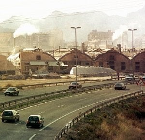 Las chimeneas de Potasas, activas, en 1999. ::
J. M. RODRÍGUEZ /
AGM