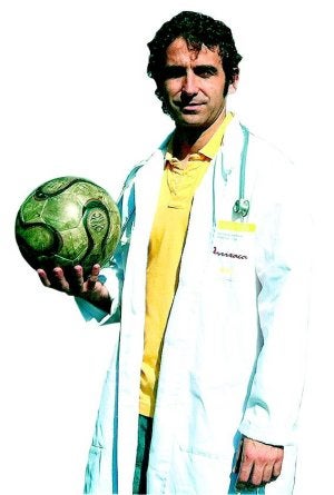 «Nuestro equipo de fútbol es un minihospital en pantalón corto»