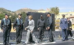 La ministra de Defensa, Carmen Chacón, durante su última visita a la base de submarinos, en mayo de este año. ::                             J.M. RODRÍGUEZ/AGM