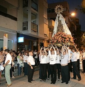 La Virgen del Carmen, ayer en procesión ::                             SONIA M. LARIO / AGM