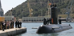 El submarino 'Mistral' a su llegada al Arsenal tras participar el pasado mes de abril en la misión de la OTAN en Libia. ::                             J. M. RODRÍGUEZ / AGM
