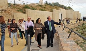 Expertos en Urbanismo visitando las obras realizadas en la alcazaba. ::                             LV