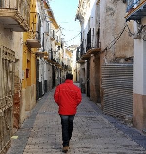 Vista de la calle Cava desde su inicio. ::                             FOTOS PACO ALONSO / AGM