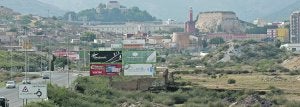 Vista de los terrenos de El Hondón, con la carretera de La Unión a la izquierda, el casco urbano de Cartagena al fondo, en una imagen tomada en enero. :: J. M. RODRÍGUEZ / AGM