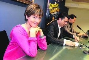 La protagonista, Silvia Luchetti, ayer, durante la presentación de 'Sonrisas y lágrimas'. ::                             NACHO GARCÍA / AGM
