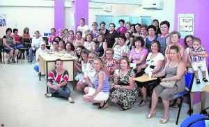 Las mujeres torreñas y camperas unidas en esta actividad.
:: AYTO.