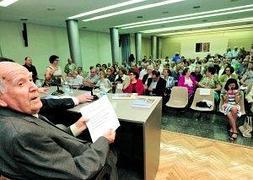 Francisco Tudela, en la presentación de su libro sobre el Resucitado. ::                             P. ALONSO / AGM