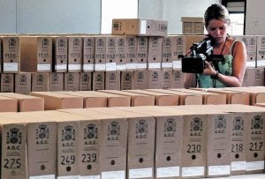 Cajas con documentos históricos incautados entre 1938 y 1939 a sindicatos y partidos políticos. ::
A. Olivé / EFE