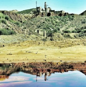 Coto de Los Perules-San Cristóbal, a poco más de un kilómetro del casco urbano de Mazarrón; al fondo, instalaciones de la mina San Antonio, la última que cerró. ::
GUILLERMO CARRIÓN / AGM