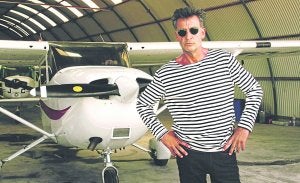 Francis Lorenzo ha manejado una avioneta por la costa alicantina y ha sobrevolado el Teide en helicóptero. ::
RTVE