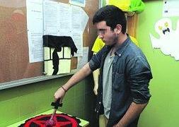 La pieza de la polémica, en una de las salas del centro. :: A. Durán/AGM