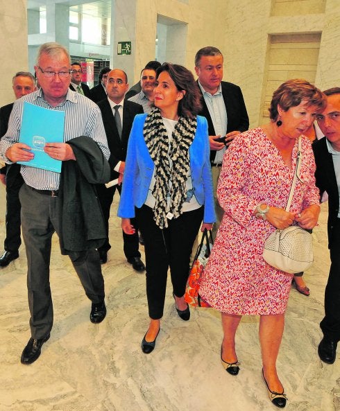 Ramón Luis Valcárcel, Isabel Borrego y Pilar Barreiro, a su llegada a la Cámara de Comercio de Cartagena. 