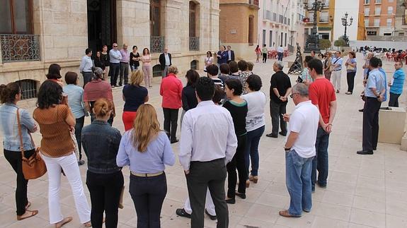 Minuto de silencio a las puertas del Consistorio