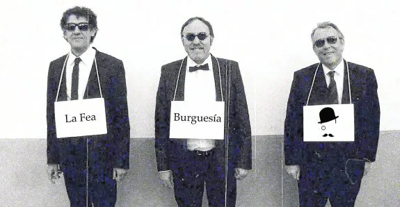Paco López Mengual, Fernando Fernández y Paco Marín, impulsores de La Fea Burguesía, en una fotografía en la que imitan la imagen de su sello editorial.
