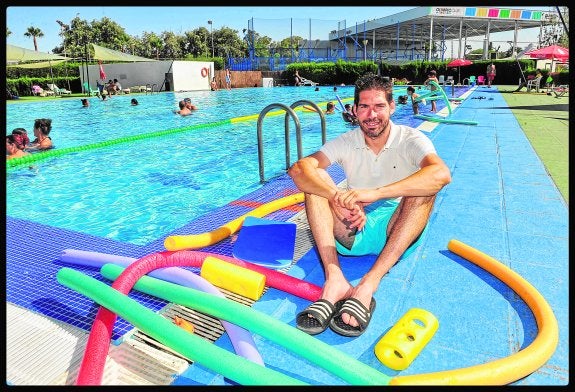 Kike Boned, en la piscina del Olimpic Club. 