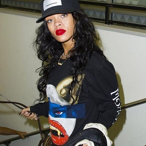 Rihanna durante el incidente, en el aeropuerto de Nueva York