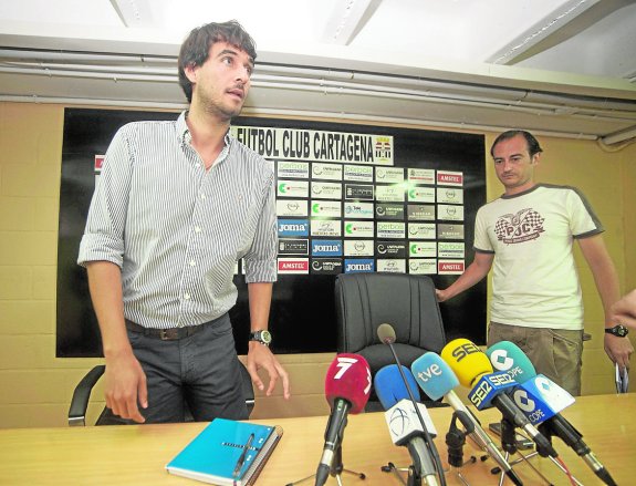 Javier Marco, antes de su comparecencia de ayer en el estadio Cartagonova. :: antonio gil / agm
