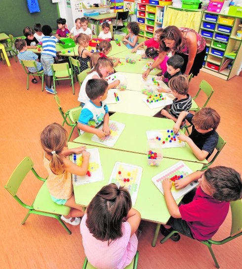 Alumnos de segundo de Infantil del colegio Cierva Peñafiel, en su primer día de clase.