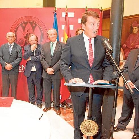 El nuevo presidente del Consejo Social durante su discurso. 