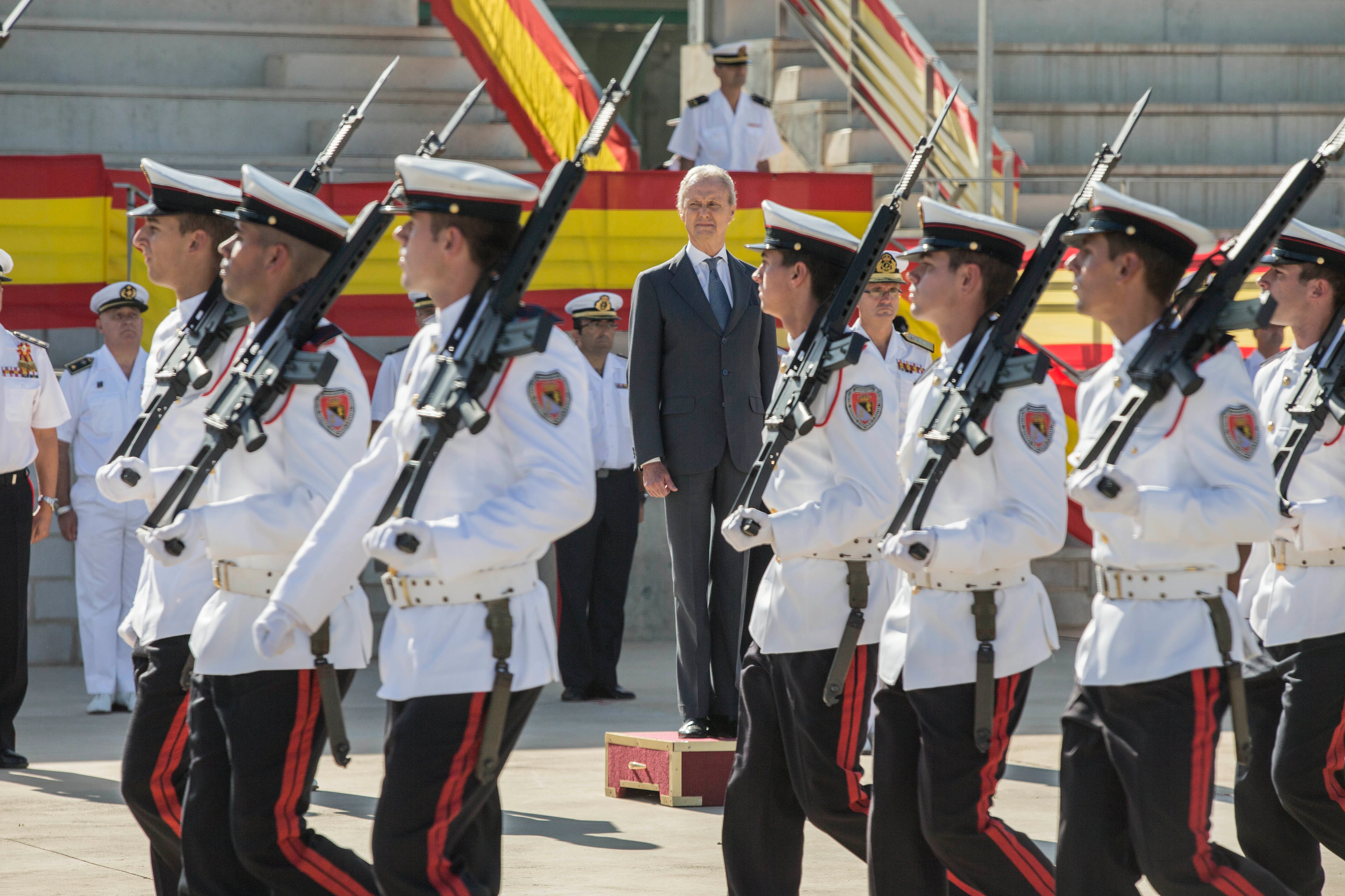 nés durante la inauguración del curso de la Escuela de Infantería de Marina en Cartagena.