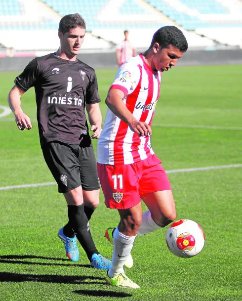 Hicham Khaloua, en un partido con el Almería B ante el Albacete, el pasado mes de abril. 