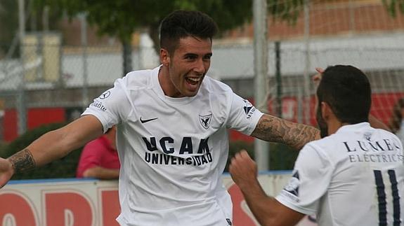 Dani Pérez celebra el tanto logrado en el minuto dos del parttido.