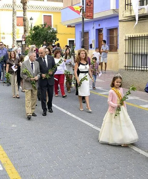 Melgarejo y Garre (c), ayer, en los actos celebrados en Ojós. 