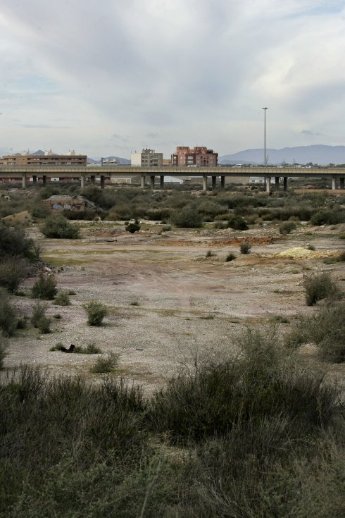 Vista de El Hondón y del viaducto de la autovía. 