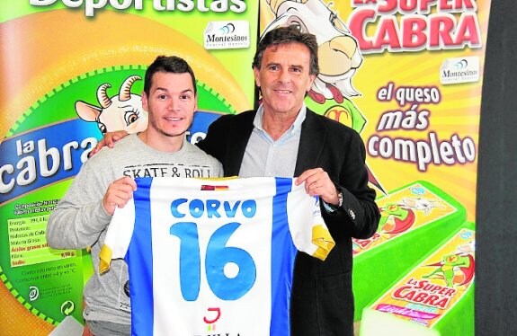 Jorge Pastor, presidente del Montesinos, con Corvo. :: lv