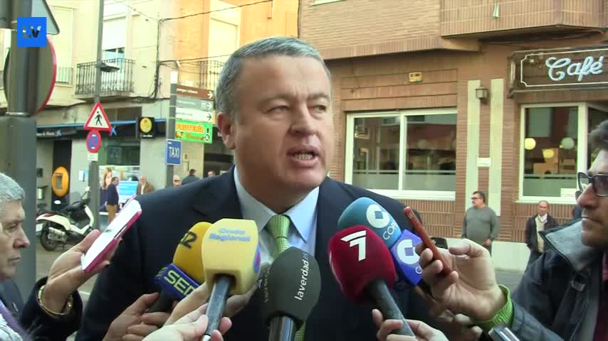 Francisco Bernabé, este jueves en La Unión, atendiendo a los medios de comunicación.