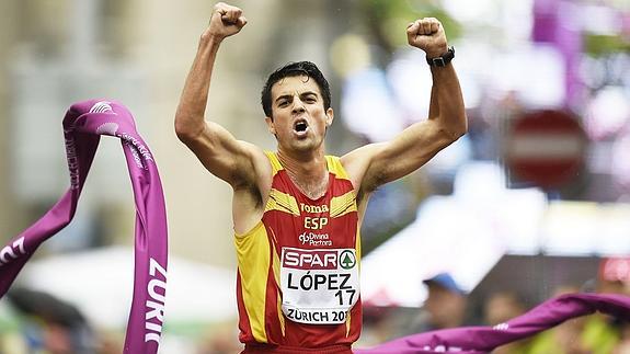 Miguel Ángel López, tras  proclamarse campeón de Europa el pasado mes de agosto en Zúrich.