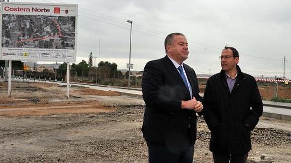 Francisco Bernabé y Miguel Ángel Cámara, en las obras de la Costera Norte. 