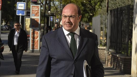 Entrada en el palacio de justicia del consejero Pedro Antonio Sánchez.