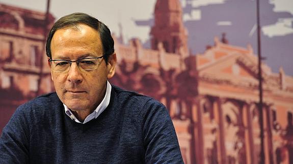 Cámara, presidiendo la Junta de Gobierno.