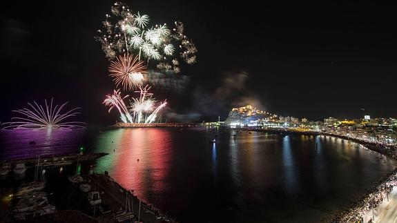 Imagen ganadora del concurso fotográfico de fuegos artificiales. 