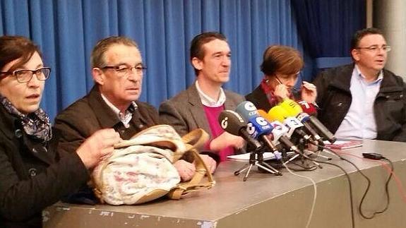 Daniel Martínez Fajardo, en el centro, durante la rueda de prensa que ofreció este jueves para anunciar su dimisión.