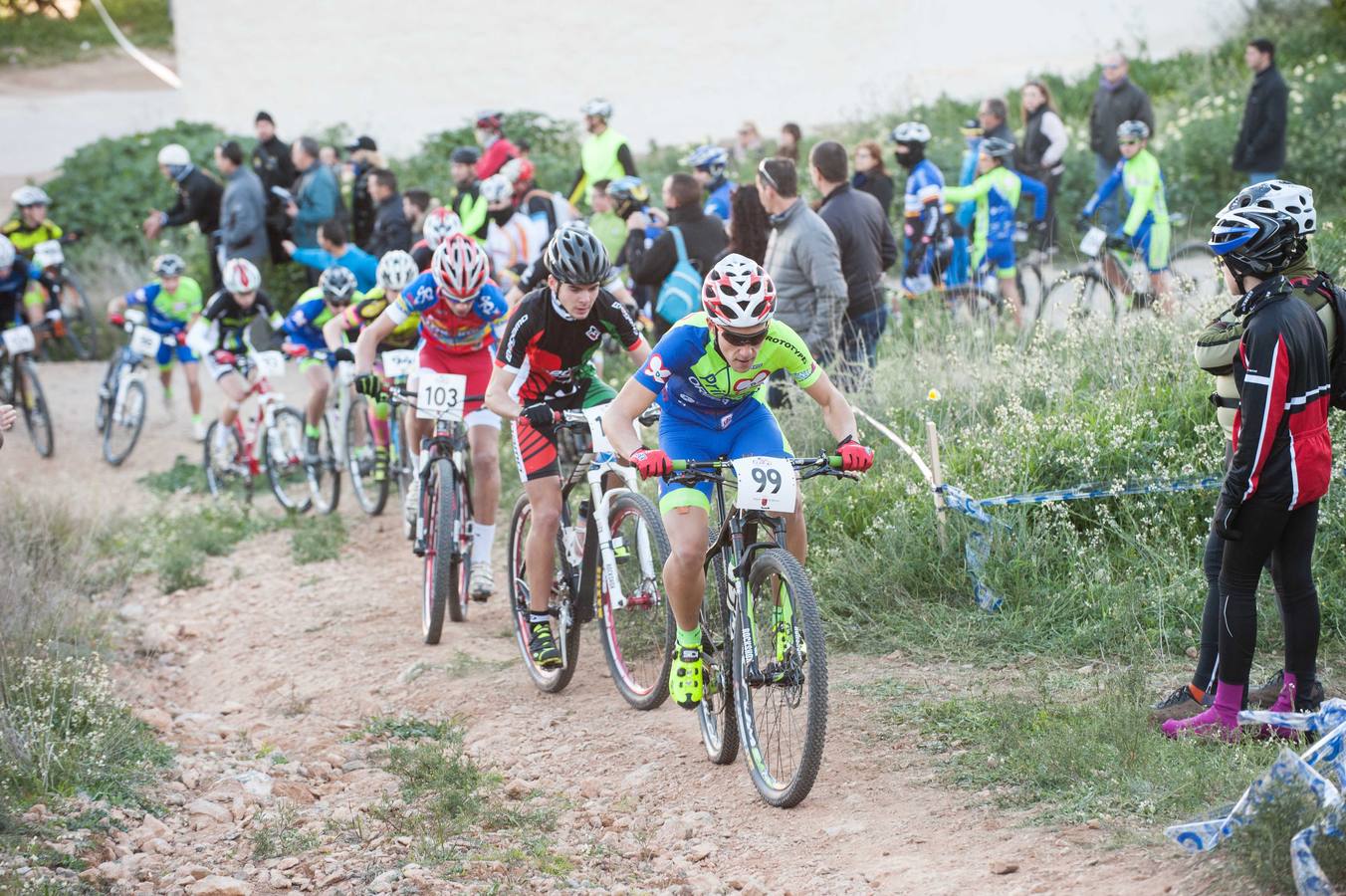 Un momento de la carrera disputada este domingo en Torreagüera.