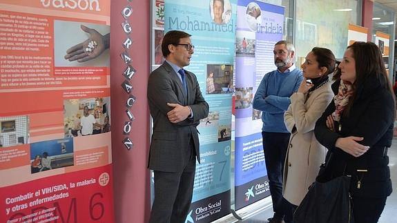 Presentación de la exposición en la biblioteca municipal. 