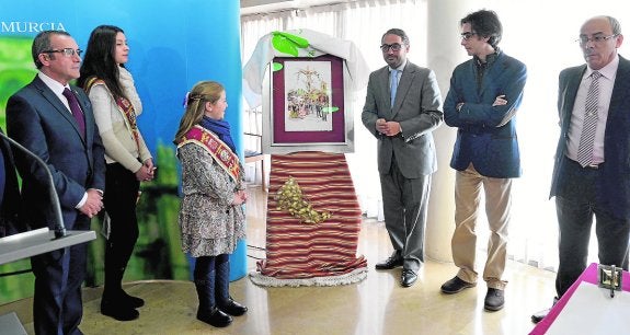 Representantes de la peña en la celebración del aniversario. 