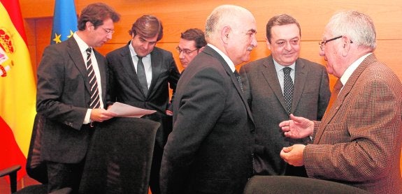 Juan Carlos Ruiz, Pedro Pablo Hernández, José Gabriel Ruiz, Alberto Garre, José María Albarracín y Pedro García Balibrea, ayer, en la presentación de la Unidad de Aceleración de Inversiones.