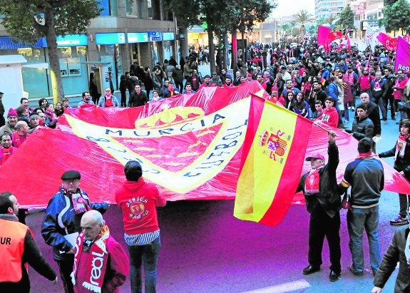 Un momento de la manifestación del pasado sábado en defensa del Real Murcia. 