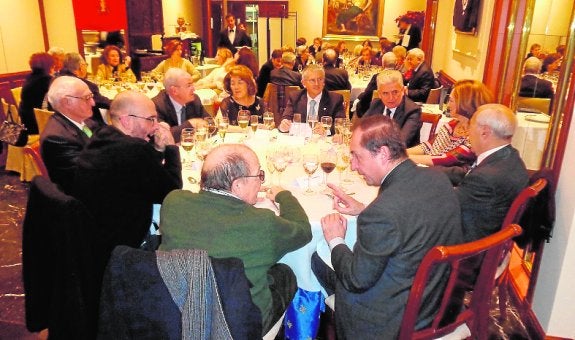 Los ediles y cartageneros en Madrid, en la cena de hermandad. 