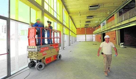 El Auditorio de Puerto Lumbreras, en mayo de 2010, cuando ya se había pagado el 100%. :: paco alonso