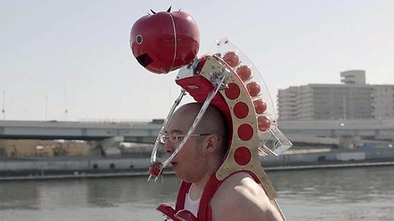 Tomatan, el robot que te da tomates mientras corres