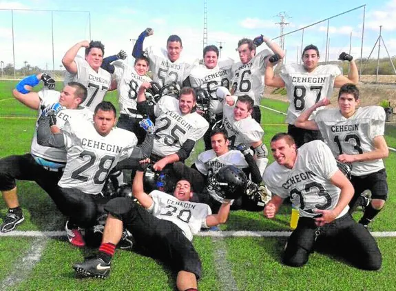 Jugadores de los Wolves de Cehegín de fútbol americano. :: lv