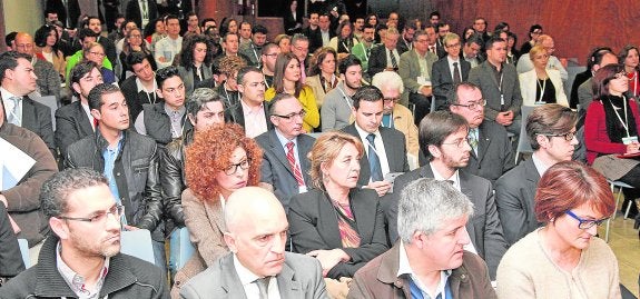 Participantes en el Foro de Internacionalización de Empresas, ayer, en el edificio anexo del Auditorio Regional.