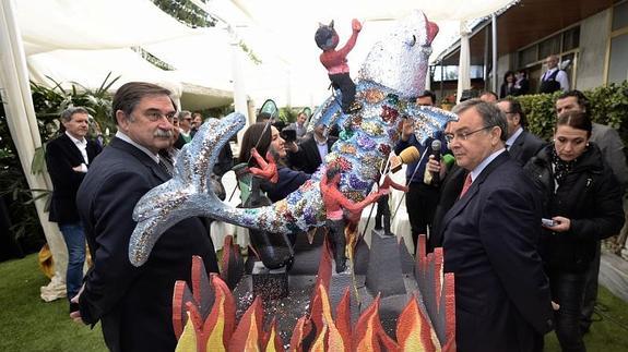 El catafalco, durante la presentación.