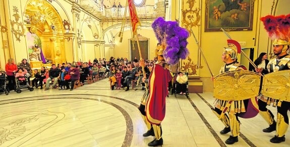  Romanos en la miniprocesión que montó el Paso Blanco para alumnos del colegio de educación especial Pilar Soubrier. 