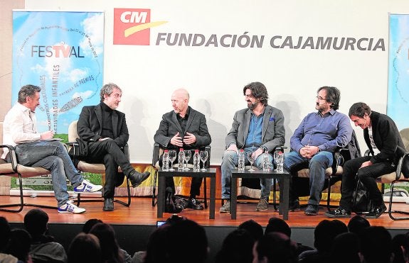 Joseba Fiestras, Javier Olivares, Emilio Pina, Víctor García, Tedy Villalba y Álex Pina.